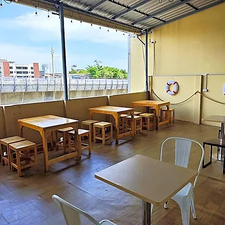 Latitude 13 Room & Breakfast